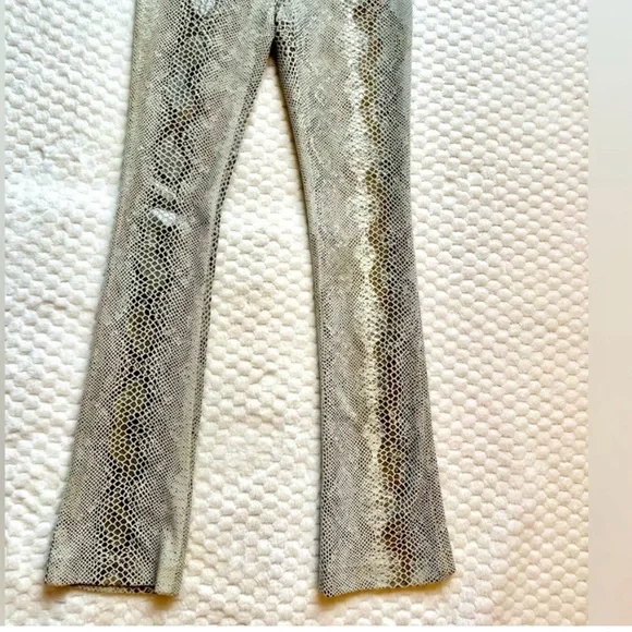 Alice + Olivia Women’s Snakeskin Pants size 2 - Picture 4 of 8